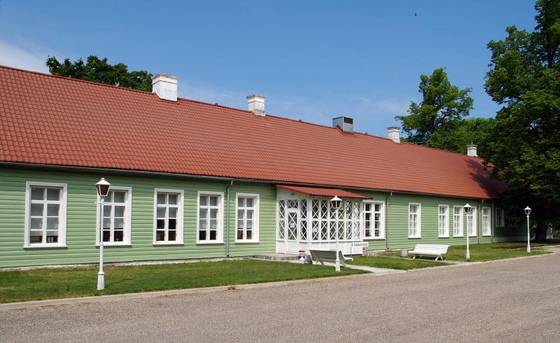 File:Hiiumaa muuseum_Kärdla_Pikk Maja_üle 60m.jpg